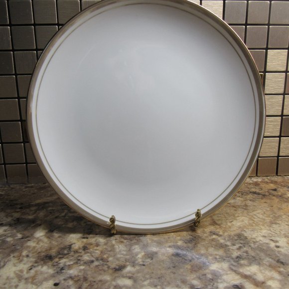 8 ROYALTON CHINA CO. 6 1/2 INCHES DESSERT/BREAD PLATES - Picture 1 of 4